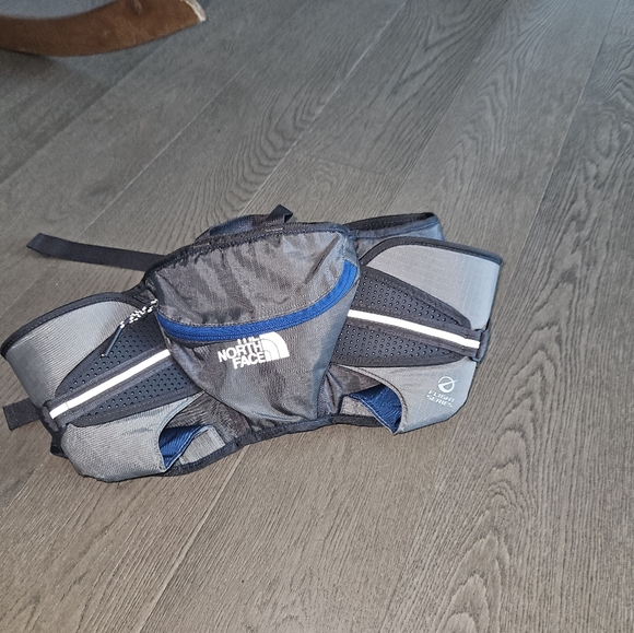 Bundle 5/$30   The NorthFace Flight series hydration pack - Picture 3 of 8